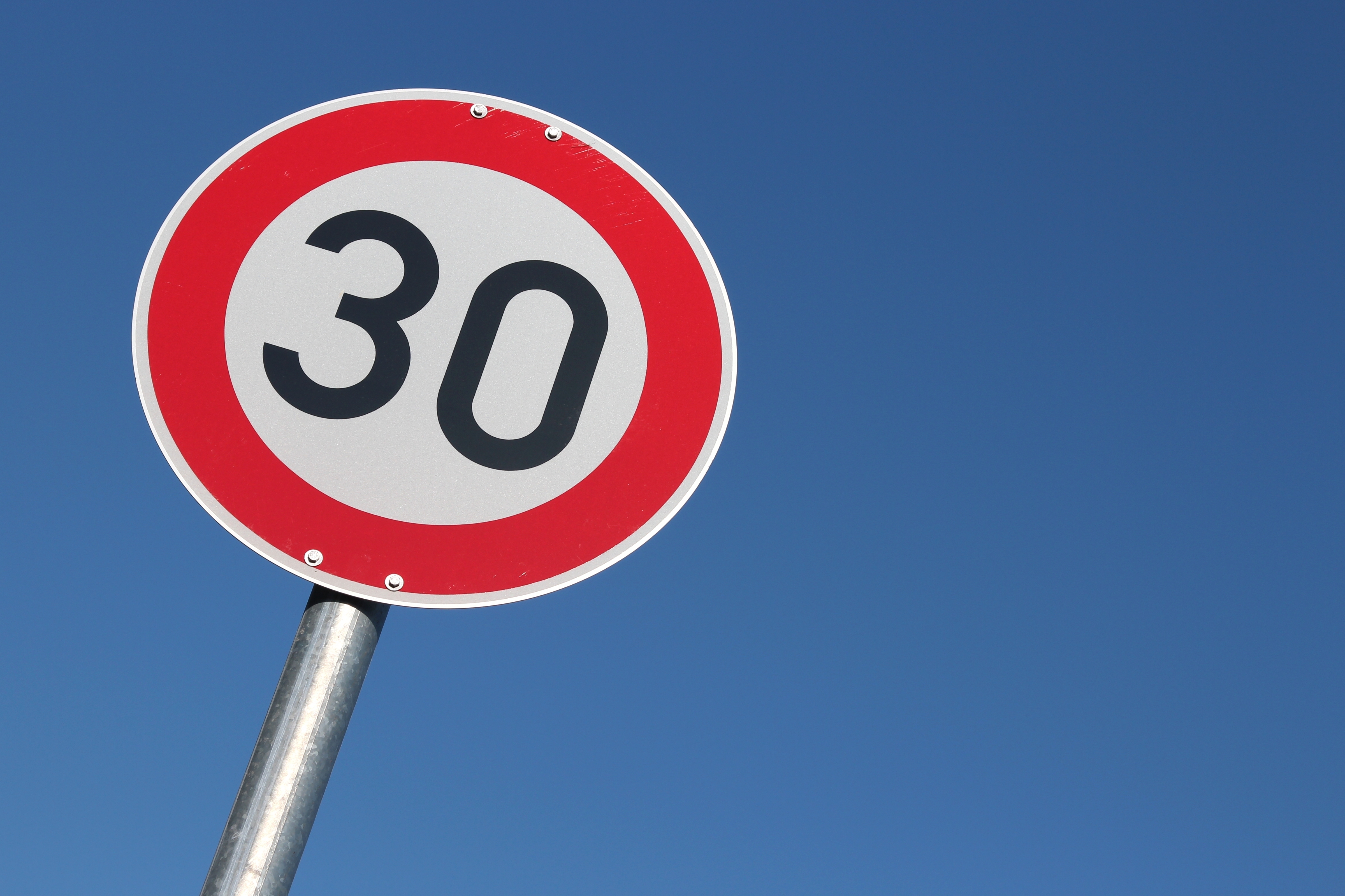 30 скоростей. Дорожные знаки ограничение скорости 30.